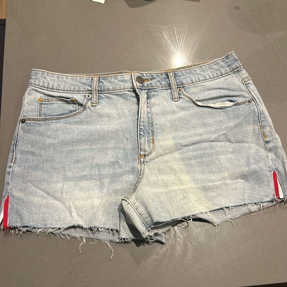 Universal thread shorts